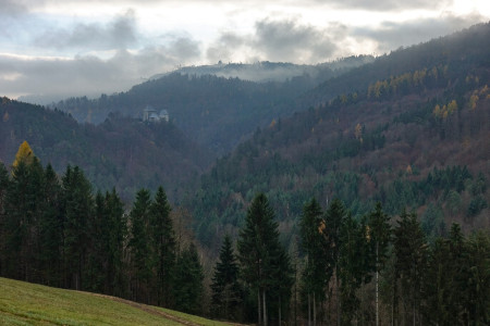 Burg Deutsch-Landsberg, oben das Wolfgangikircherl